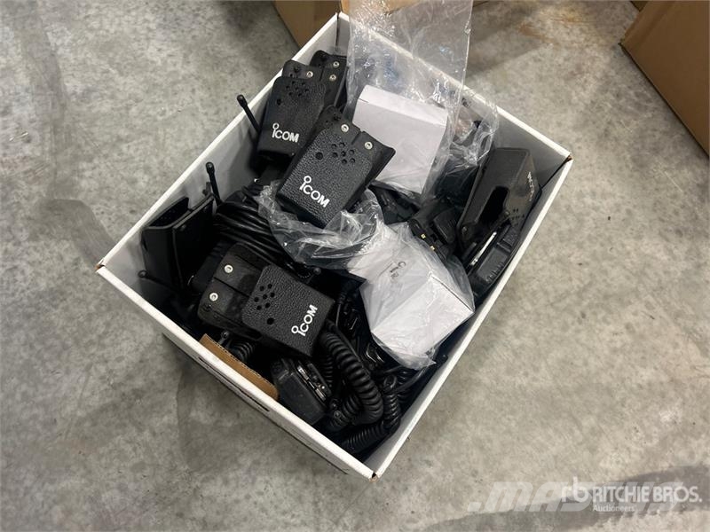 Quantity of (12) Icom IC-F4101D Radios Drugi deli