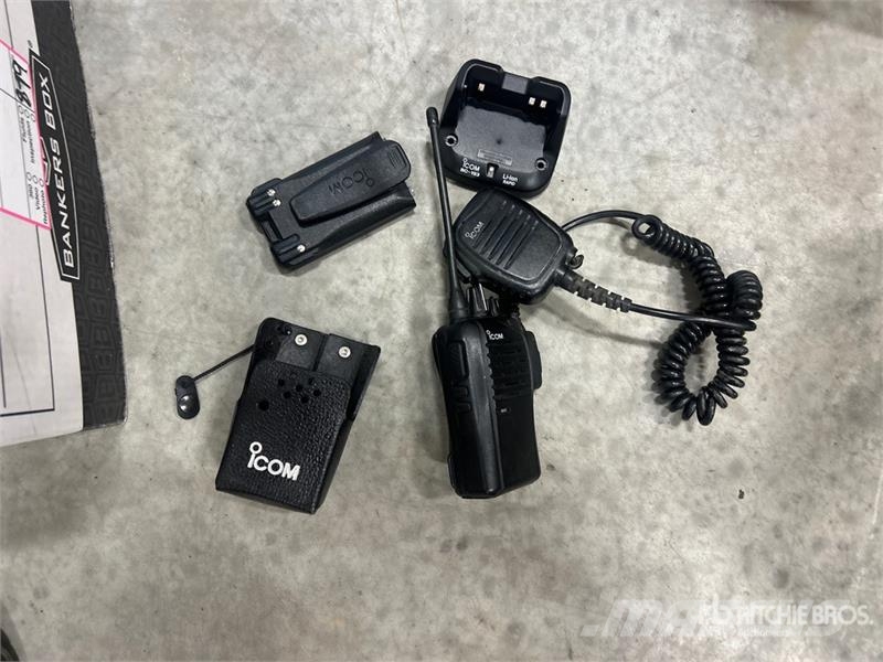 Quantity of (12) Icom IC-F4101D Radios Drugi deli