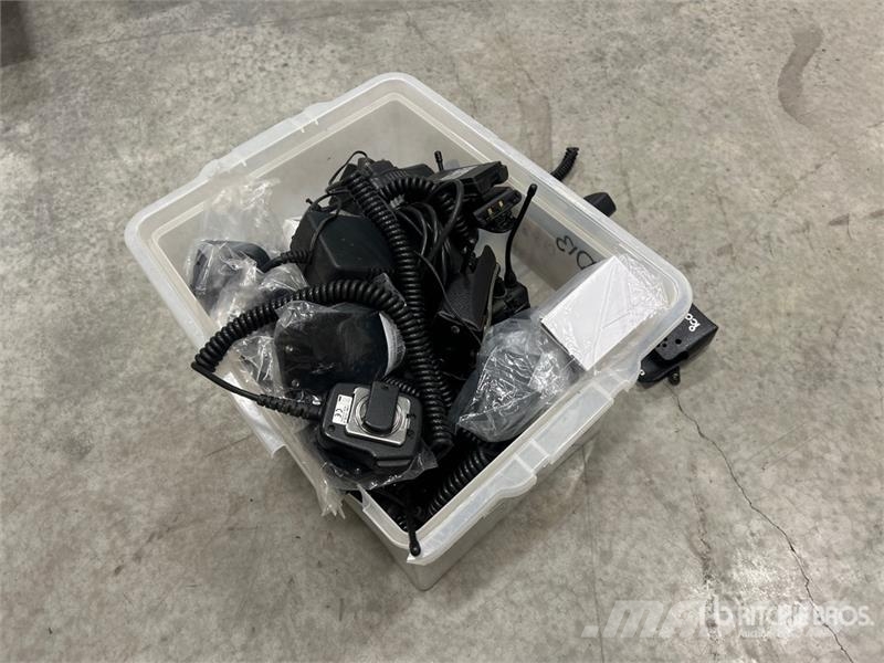 Quantity of (12) Icom IC-F4101D Radios Drugi deli