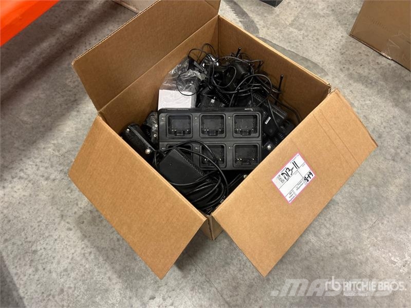 Quantity of (12) Icom IC-F4101D Radios Drugi deli