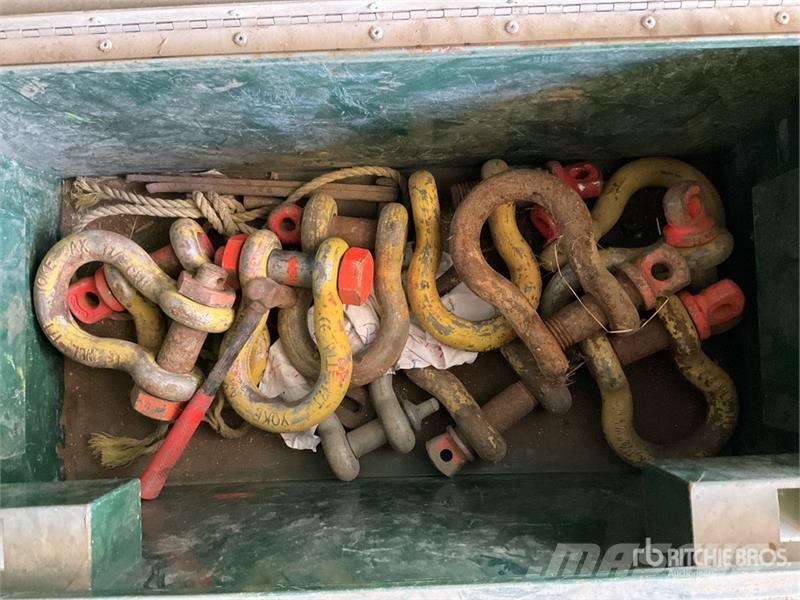 Quantity of (12) Lifting Shackles Būvniecība- Citi