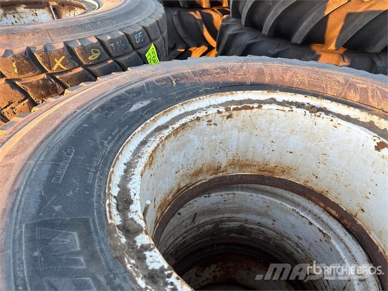  Quantity of (12) Mixed Tires Gume, točkovi i felne