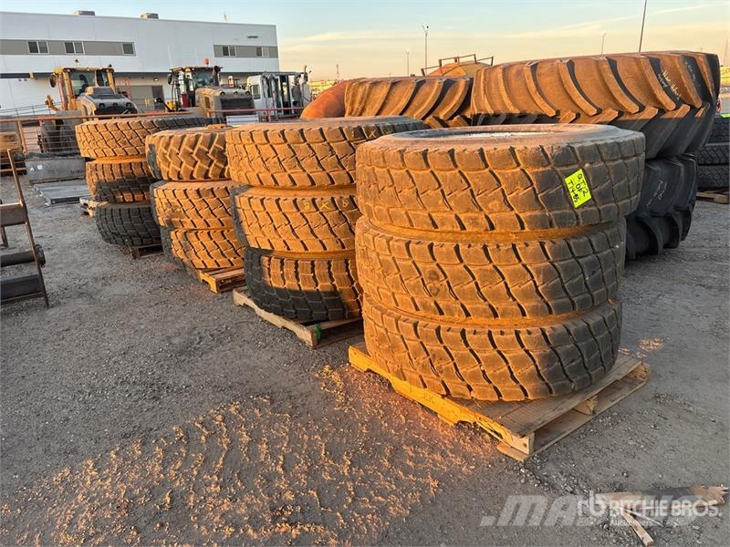  Quantity of (12) Mixed Tires Gume, točkovi i felne