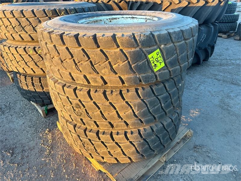  Quantity of (12) Mixed Tires Gume, točkovi i felne