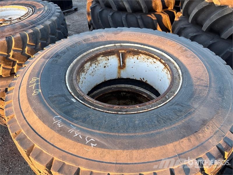  Quantity of (12) Mixed Tires Gume, točkovi i felne