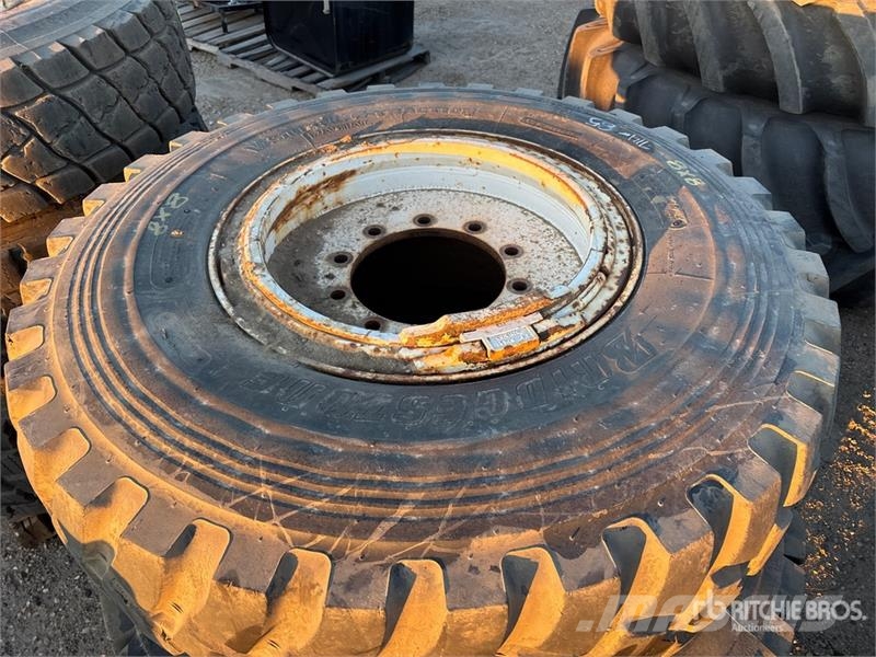  Quantity of (12) Mixed Tires Gume, točkovi i felne