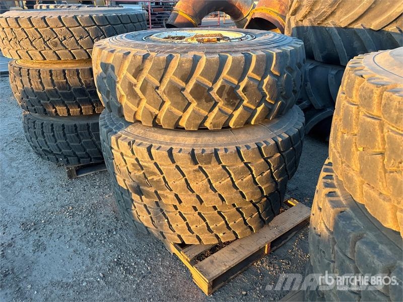  Quantity of (12) Mixed Tires Gume, točkovi i felne