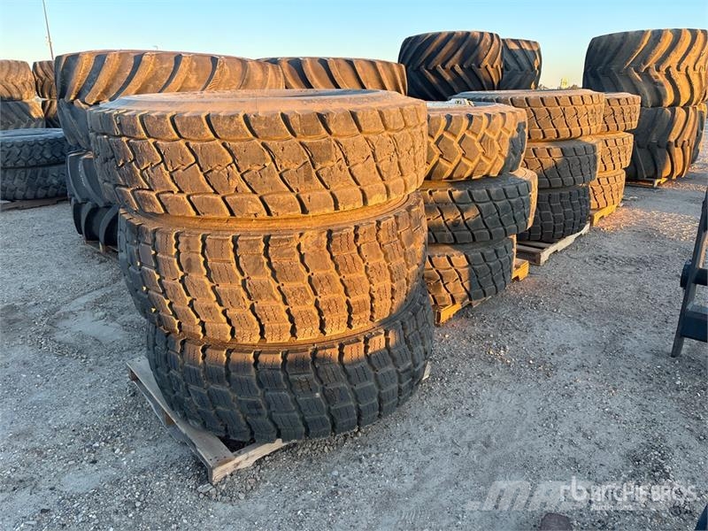  Quantity of (12) Mixed Tires Gume, točkovi i felne