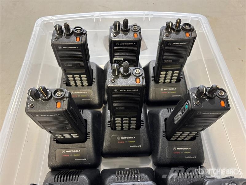 Quantity of (12) Motorola MTS2000 800 MHz Portable Ďalšie komponenty