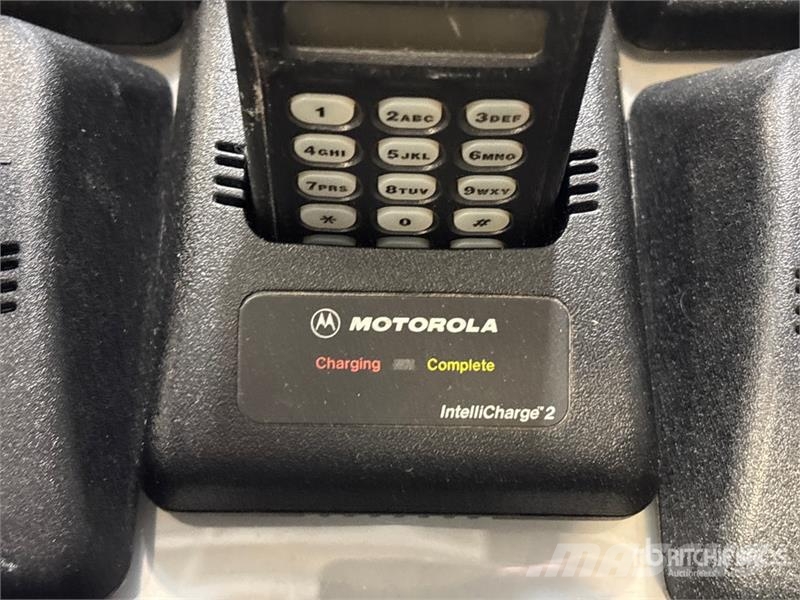 Quantity of (12) Motorola MTS2000 800 MHz Portable Ďalšie komponenty