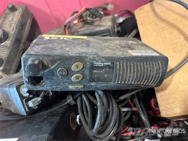  Quantity of (12) Motorola Astro XTS3000 VHF 255 Ch Outros componentes