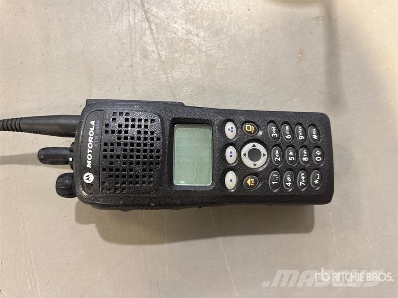 Quantity of (12) Motorola XTS2500 700/800 MHz Port Ďalšie komponenty