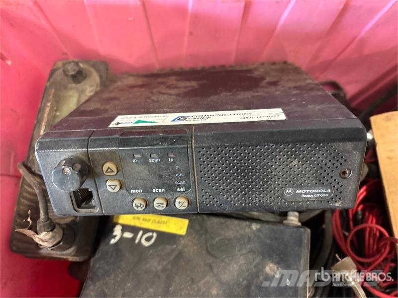  Quantity of (12) Motorola Astro XTS3000 VHF 255 Ch Outros componentes
