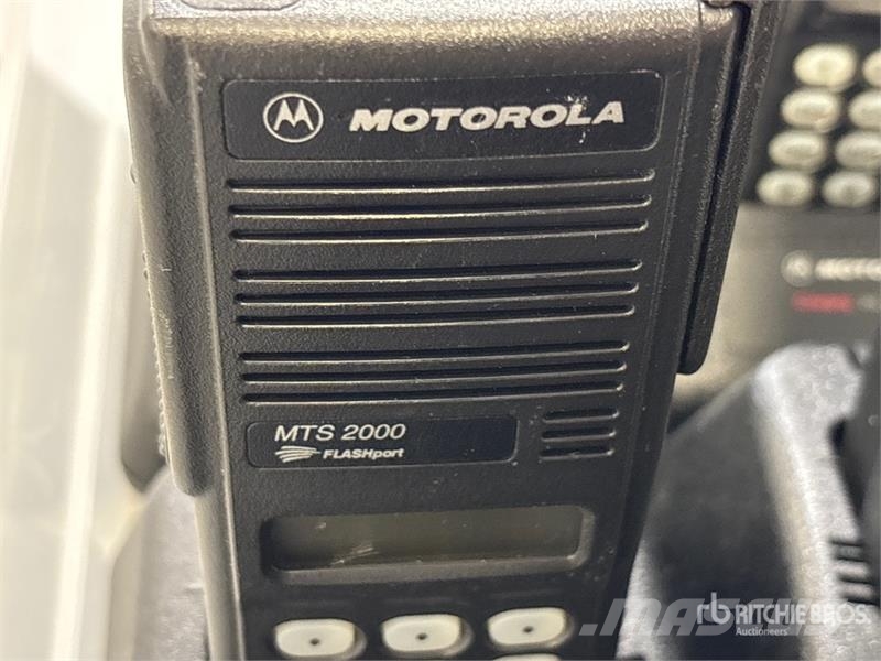Quantity of (12) Motorola MTS2000 800 MHz Portable Ďalšie komponenty