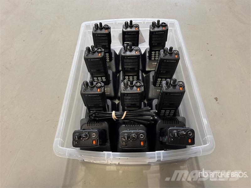 Quantity of (12) Motorola MTS2000 800 MHz Portable Ďalšie komponenty