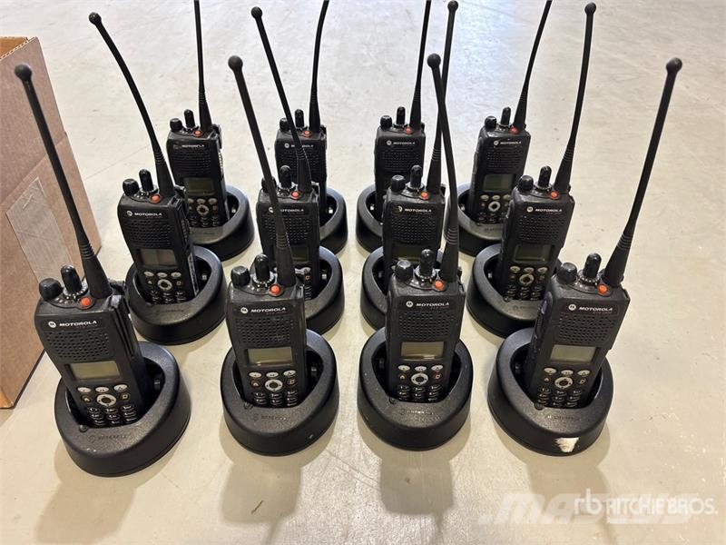 Quantity of (12) Motorola XTS2500 700/800 MHz Port Ďalšie komponenty