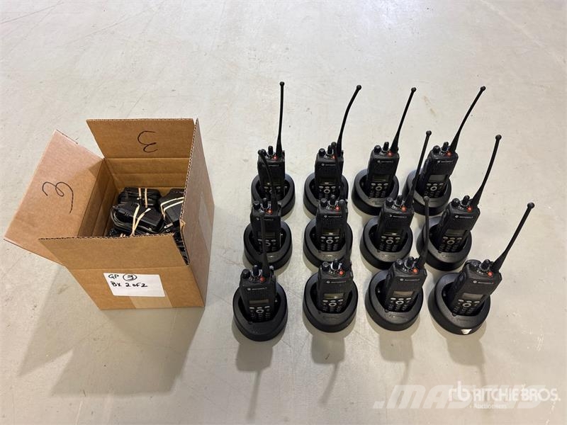 Quantity of (12) Motorola XTS2500 700/800 MHz Port Ďalšie komponenty