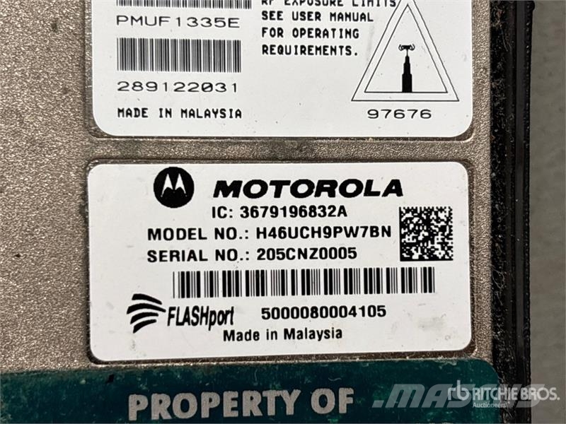 Quantity of (12) Motorola XTS2500 700/800 MHz Port Ďalšie komponenty
