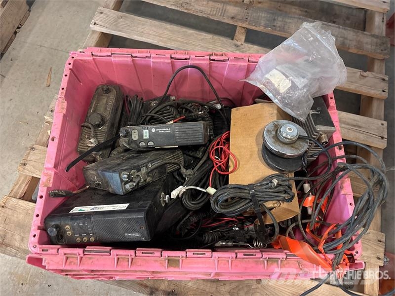 Quantity of (12) Motorola Astro XTS3000 VHF 255 Ch Outros componentes