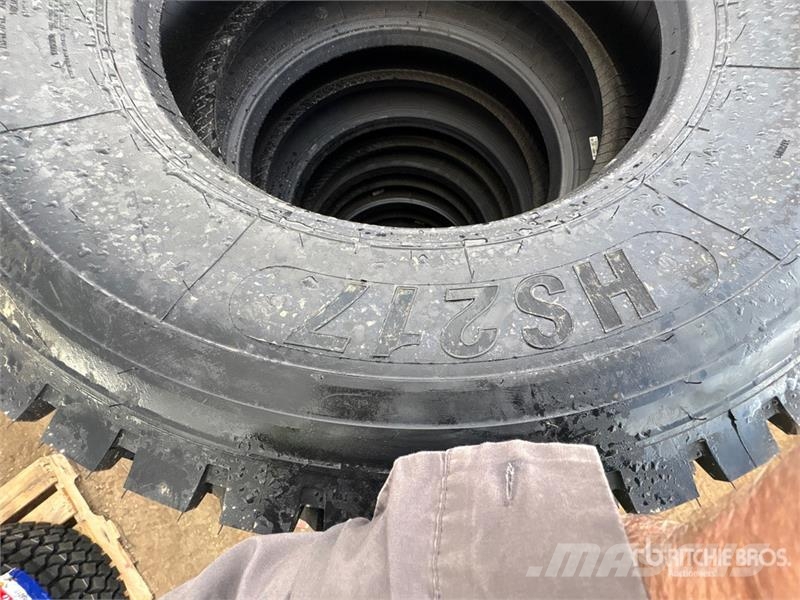 Quantity of (12) Taitong 11R24.5 Tires (Unused) 轮胎、车轮和轮圈
