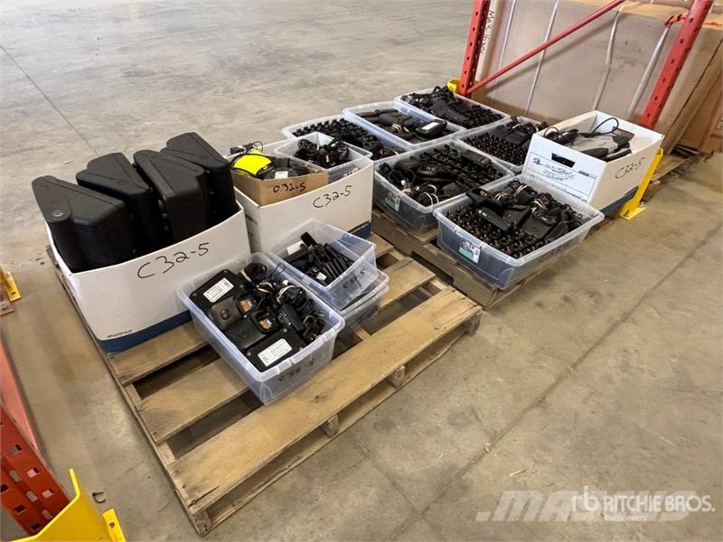 Quantity of (125) Motorola XPR-6550 Two-way Handhe Drugi deli