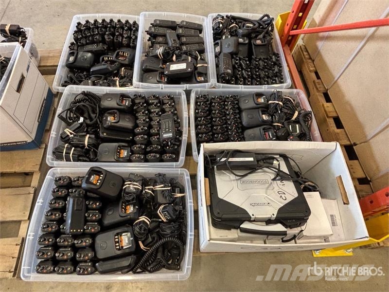 Quantity of (125) Motorola XPR-6550 Two-way Handhe Drugi deli