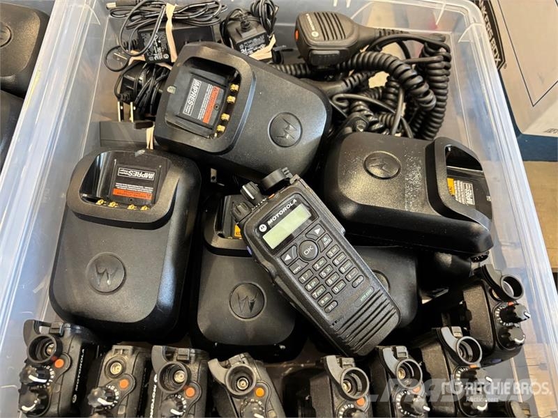 Quantity of (125) Motorola XPR-6550 Two-way Handhe Drugi deli