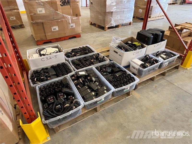 Quantity of (125) Motorola XPR-6550 Two-way Handhe Drugi deli