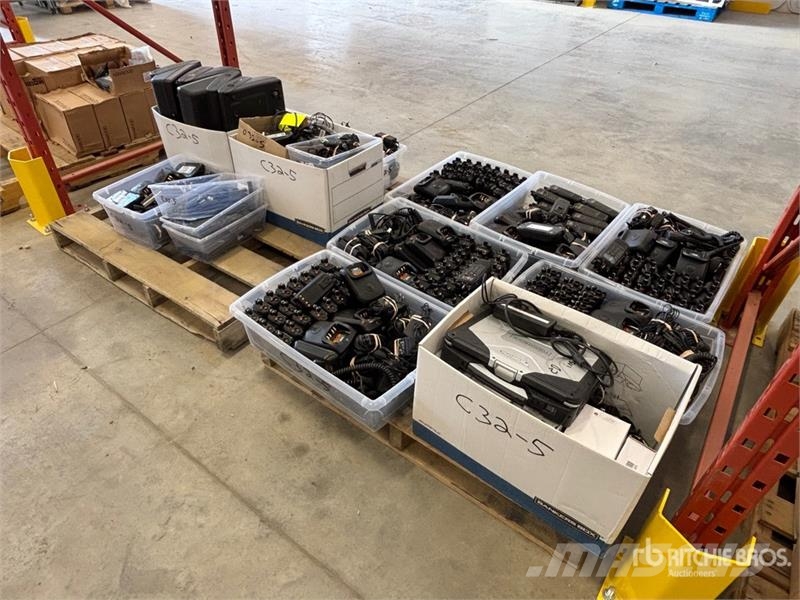Quantity of (125) Motorola XPR-6550 Two-way Handhe Drugi deli