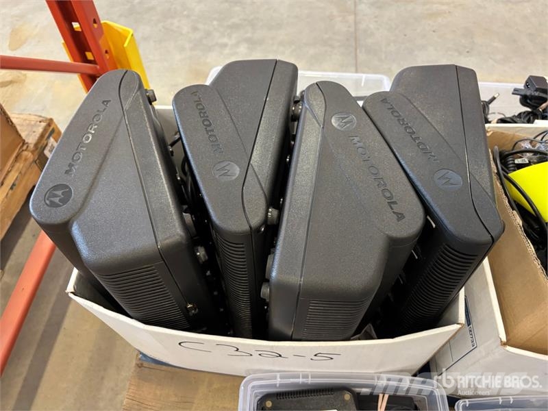 Quantity of (125) Motorola XPR-6550 Two-way Handhe Drugi deli