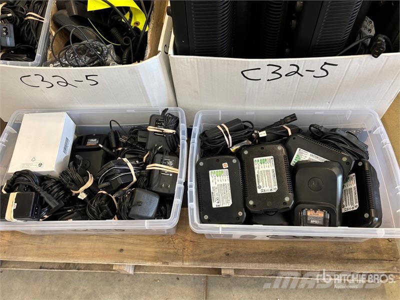 Quantity of (125) Motorola XPR-6550 Two-way Handhe Drugi deli
