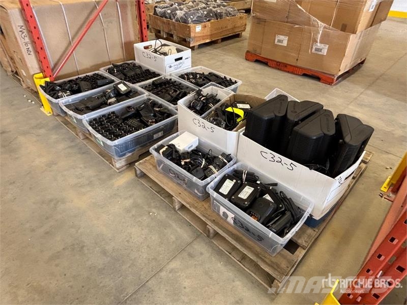 Quantity of (125) Motorola XPR-6550 Two-way Handhe Drugi deli