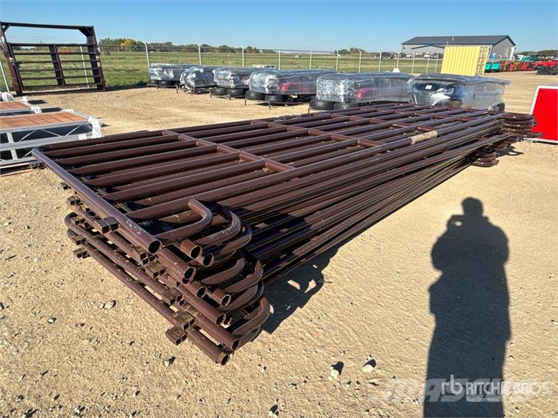 Quantity of (13) BYT MRSDRP16 16 ft 7 Rail Ranch ماكينات وملحقات مواش أخرى