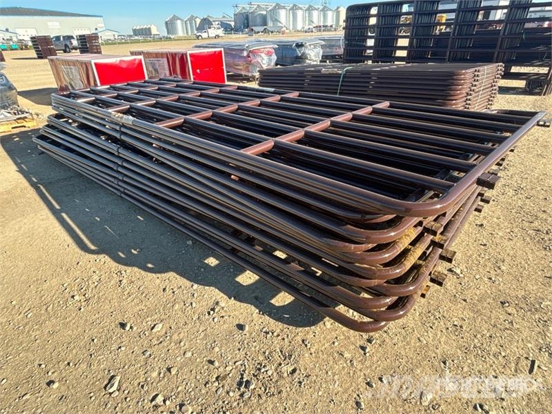 Quantity of (13) BYT MRSDRP16 16 ft 7 Rail Ranch ماكينات وملحقات مواش أخرى