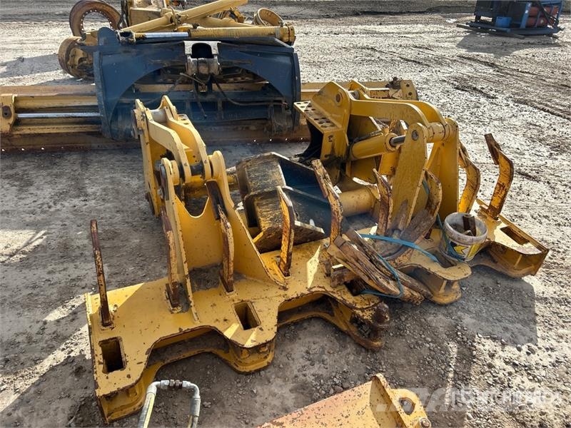 Quantity of (13) Misc. grader parts - Fits John De Andere Zubehörteile