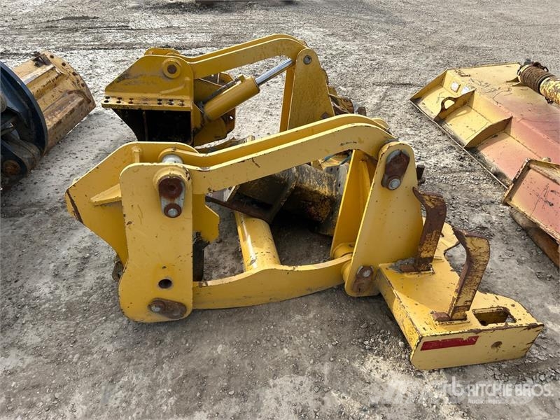 Quantity of (13) Misc. grader parts - Fits John De Andere Zubehörteile