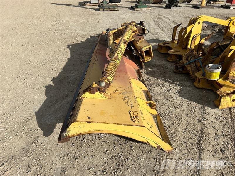 Quantity of (13) Misc. grader parts - Fits John De Andere Zubehörteile