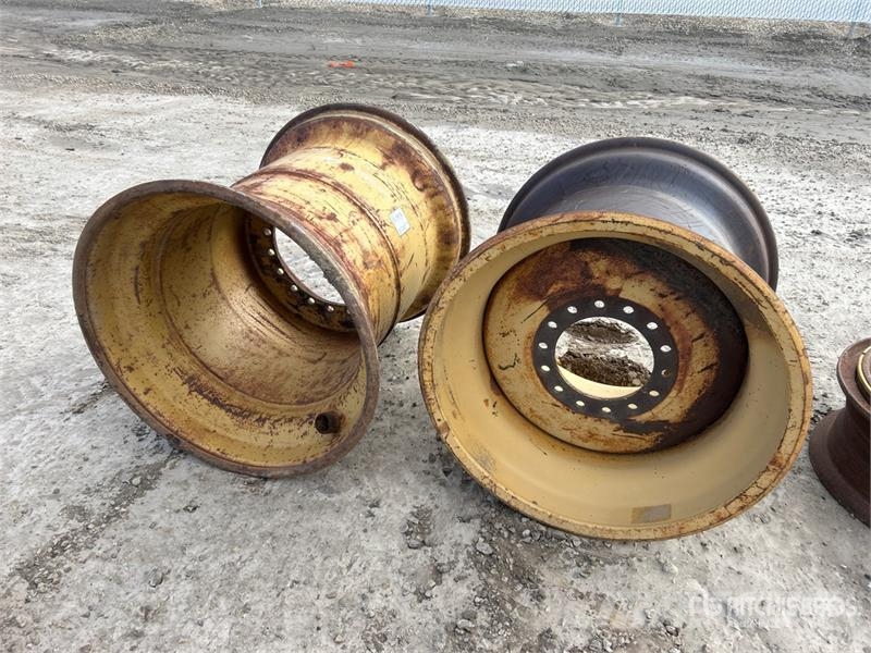 Quantity of (13) Misc. grader parts - Fits John De Andere Zubehörteile