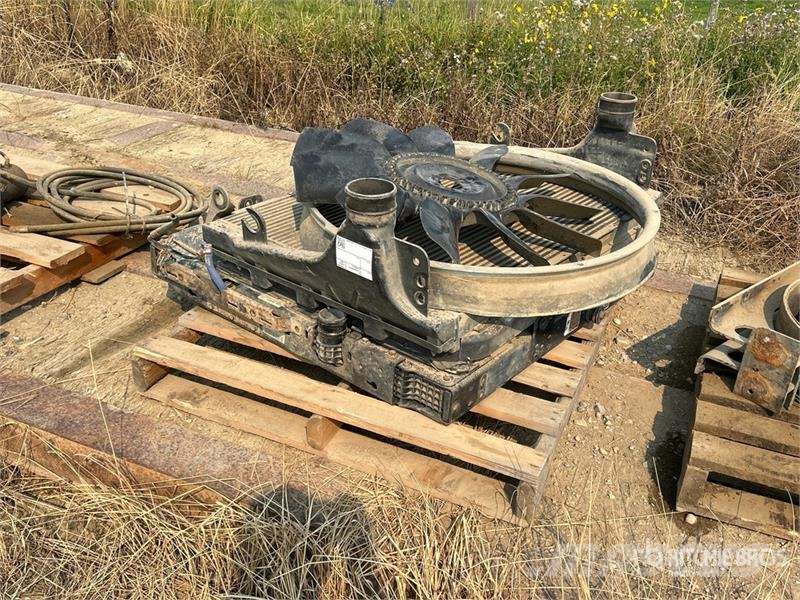 Quantity of (13) Pallets of Parts 其他組件