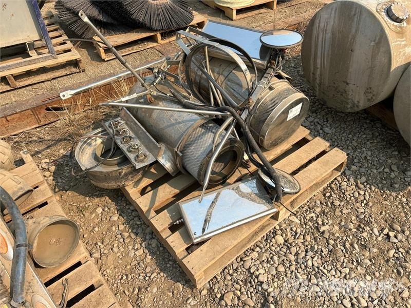 Quantity of (13) Pallets of Parts 其他組件