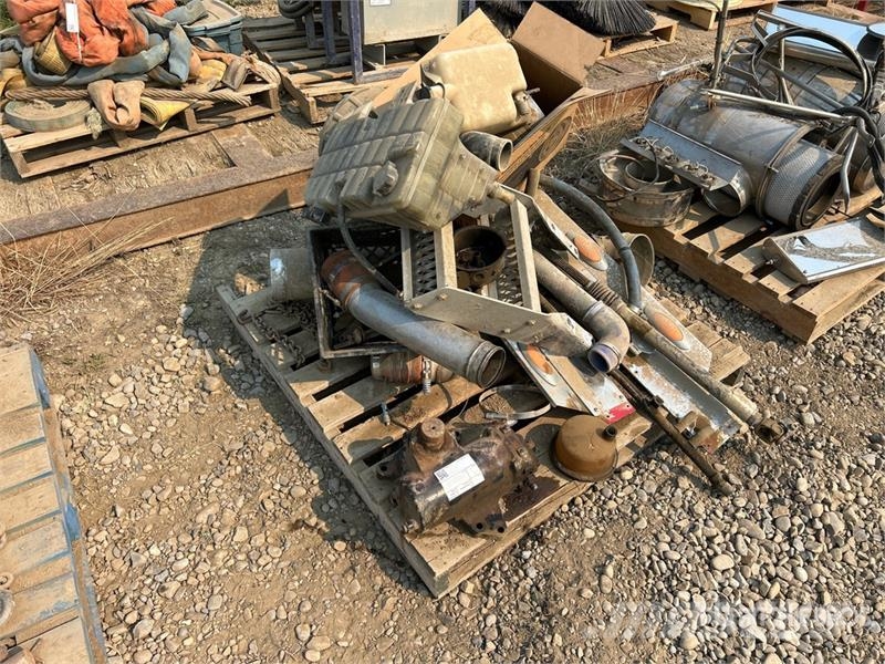 Quantity of (13) Pallets of Parts 其他組件