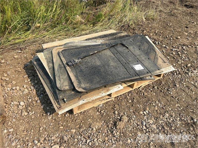 Quantity of (13) Pallets of Parts 其他組件