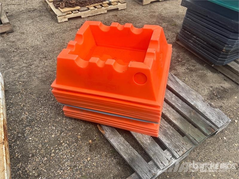  Quantity of (13) Pipeline Cones Putkenlaskijat