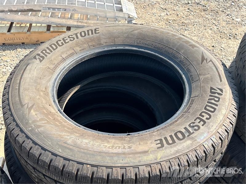 Quantity of (13) Tires Tyres, wheels and rims