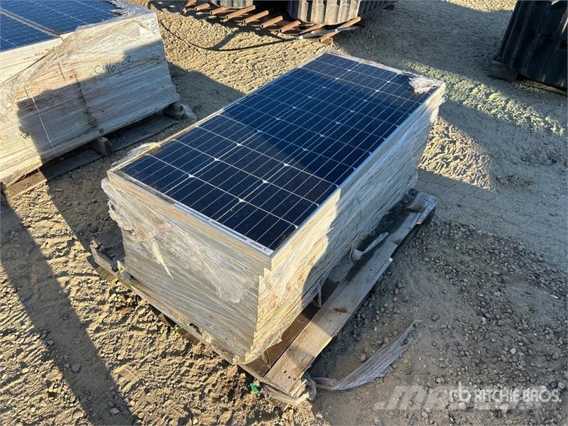 Quantity of (14) 100W Solar Panels Andere Zubehörteile