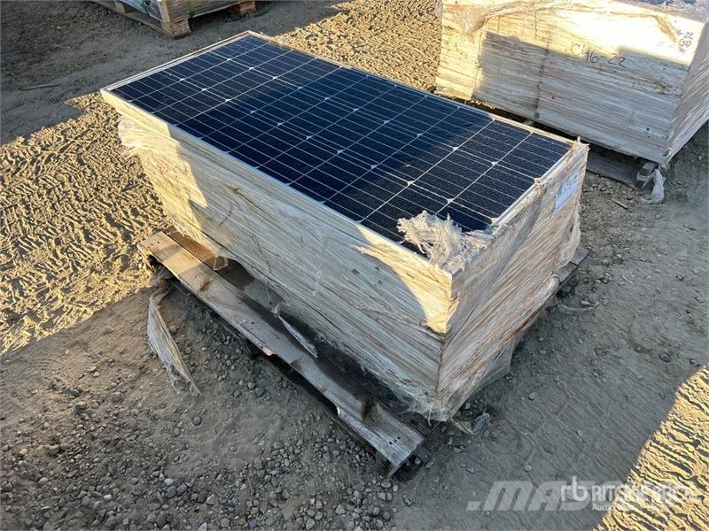 Quantity of (14) 100W Solar Panels Andere Zubehörteile