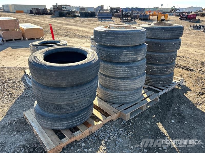 Quantity of (14) 255/70R22.5 Tires Pneumatiky, kola a ráfky