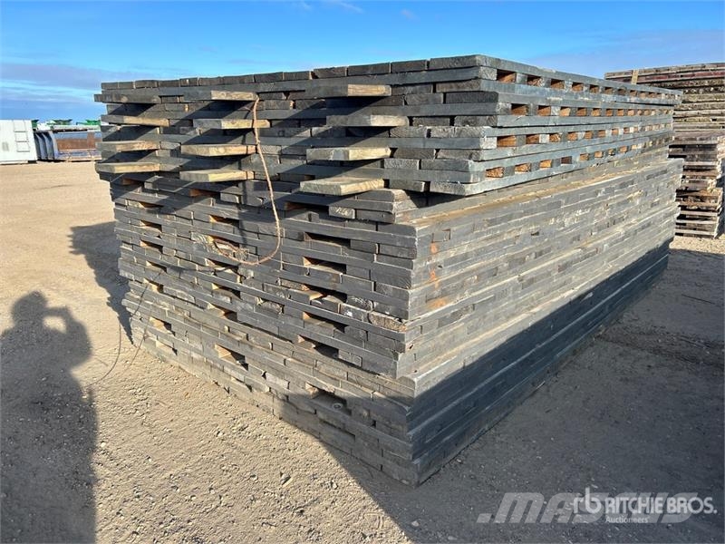 Quantity of (14) 8 ft x 12 ft Wood Access Mats Accesorios y repuestos para equipos de perforación
