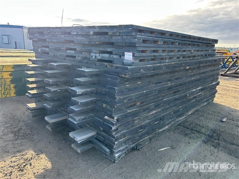 Quantity of (14) 8 ft x 12 ft Wood Access Mats Accesorios y repuestos para equipos de perforación