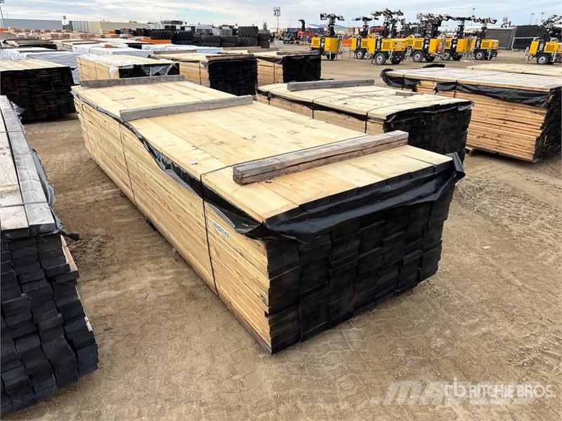 Quantity of (147) 2 x 8 x 14 ft Lumber Andre komponenter